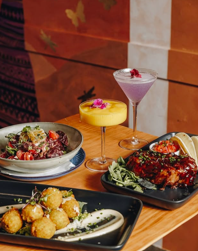 Daleys-Bar Scrumptious healthy gourmet breakfasts, mouth watering sweet delights including cakes, healthy protein balls, fresh fruit, cakes and slices.